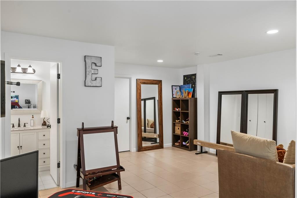 210 N Chambord Drive NW, Atlanta, Georgia 30327, 6 Bedrooms Bedrooms, ,6 BathroomsBathrooms,Residential,Sold,210 N Chambord Drive NW,7302853