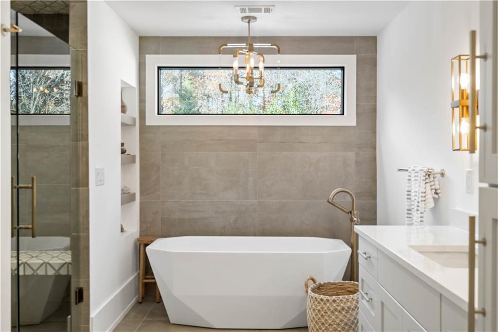 210 N Chambord Drive NW, Atlanta, Georgia 30327, 6 Bedrooms Bedrooms, ,6 BathroomsBathrooms,Residential,Sold,210 N Chambord Drive NW,7302853