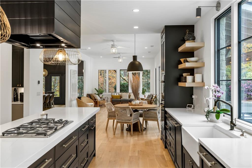 210 N Chambord Drive NW, Atlanta, Georgia 30327, 6 Bedrooms Bedrooms, ,6 BathroomsBathrooms,Residential,Sold,210 N Chambord Drive NW,7302853