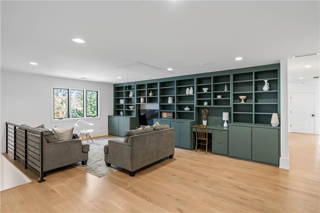 210 N Chambord Drive NW, Atlanta, Georgia 30327, 6 Bedrooms Bedrooms, ,6 BathroomsBathrooms,Residential,Sold,210 N Chambord Drive NW,7302853