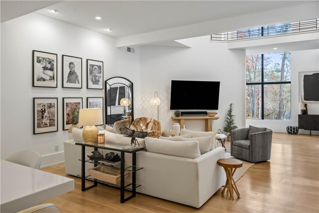 210 N Chambord Drive NW, Atlanta, Georgia 30327, 6 Bedrooms Bedrooms, ,6 BathroomsBathrooms,Residential,Sold,210 N Chambord Drive NW,7302853