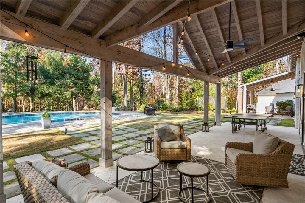 210 N Chambord Drive NW, Atlanta, Georgia 30327, 6 Bedrooms Bedrooms, ,6 BathroomsBathrooms,Residential,Sold,210 N Chambord Drive NW,7302853