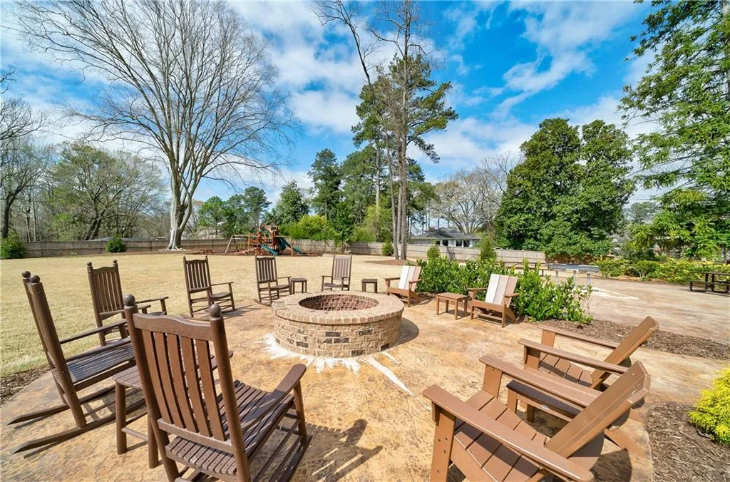 131 Austin Drive, Atlanta, Georgia 30328, 4 Bedrooms Bedrooms, ,3 BathroomsBathrooms,Residential,Sold,131 Austin Drive,6993255