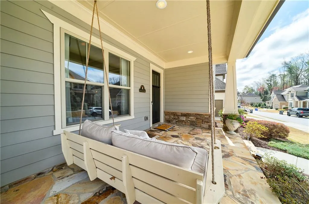 131 Austin Drive, Atlanta, Georgia 30328, 4 Bedrooms Bedrooms, ,3 BathroomsBathrooms,Residential,Sold,131 Austin Drive,6993255