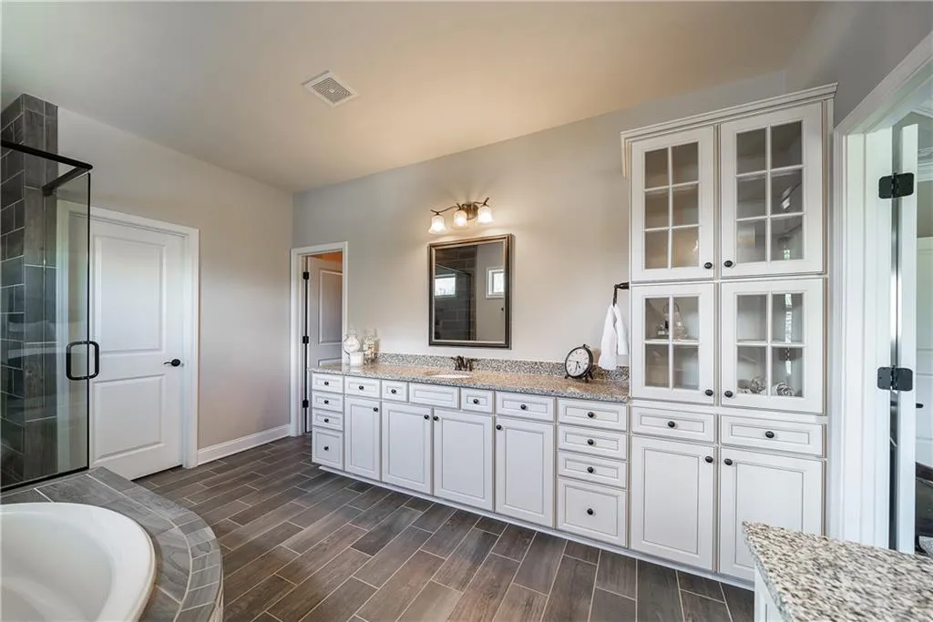 131 Austin Drive, Atlanta, Georgia 30328, 4 Bedrooms Bedrooms, ,3 BathroomsBathrooms,Residential,Sold,131 Austin Drive,6993255