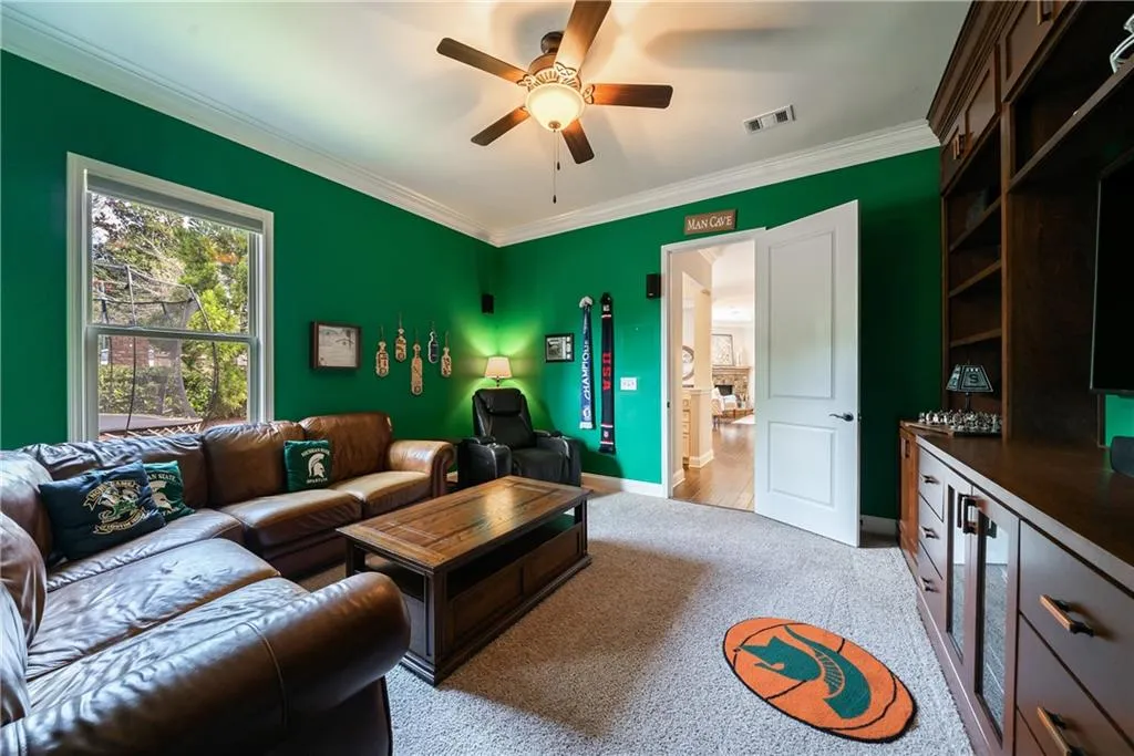 131 Austin Drive, Atlanta, Georgia 30328, 4 Bedrooms Bedrooms, ,3 BathroomsBathrooms,Residential,Sold,131 Austin Drive,6993255