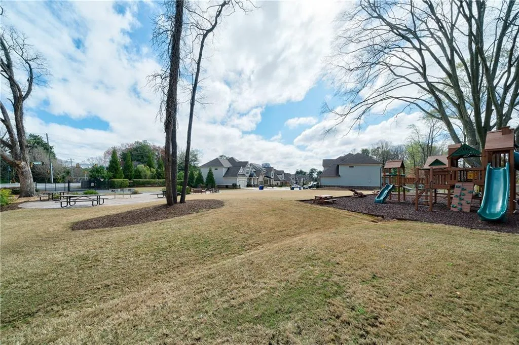 131 Austin Drive, Atlanta, Georgia 30328, 4 Bedrooms Bedrooms, ,3 BathroomsBathrooms,Residential,Sold,131 Austin Drive,6993255