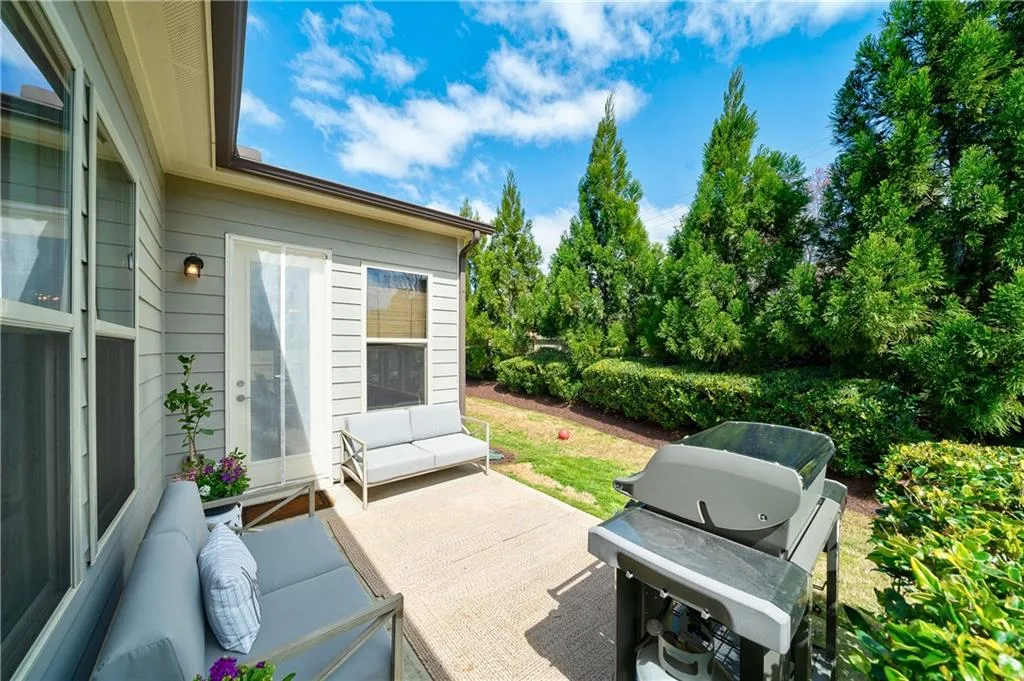 131 Austin Drive, Atlanta, Georgia 30328, 4 Bedrooms Bedrooms, ,3 BathroomsBathrooms,Residential,Sold,131 Austin Drive,6993255