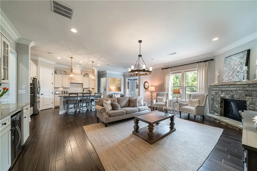 131 Austin Drive, Atlanta, Georgia 30328, 4 Bedrooms Bedrooms, ,3 BathroomsBathrooms,Residential,Sold,131 Austin Drive,6993255