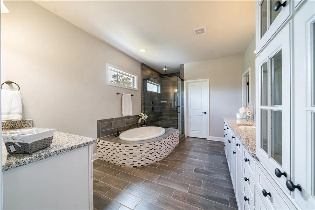 131 Austin Drive, Atlanta, Georgia 30328, 4 Bedrooms Bedrooms, ,3 BathroomsBathrooms,Residential,Sold,131 Austin Drive,6993255