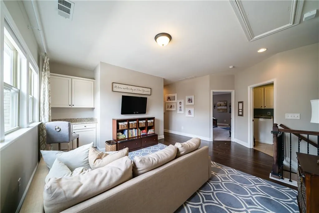 131 Austin Drive, Atlanta, Georgia 30328, 4 Bedrooms Bedrooms, ,3 BathroomsBathrooms,Residential,Sold,131 Austin Drive,6993255