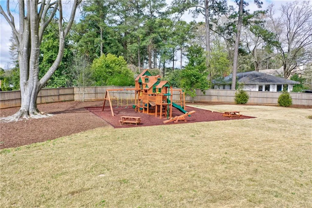 131 Austin Drive, Atlanta, Georgia 30328, 4 Bedrooms Bedrooms, ,3 BathroomsBathrooms,Residential,Sold,131 Austin Drive,6993255