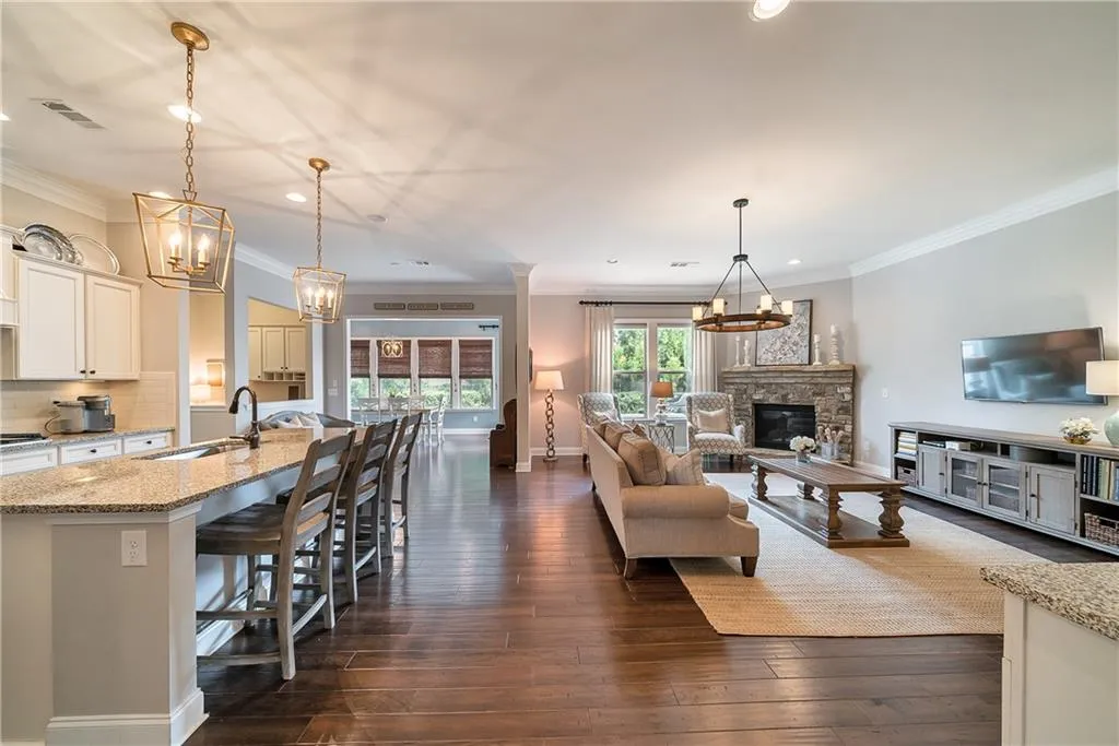 131 Austin Drive, Atlanta, Georgia 30328, 4 Bedrooms Bedrooms, ,3 BathroomsBathrooms,Residential,Sold,131 Austin Drive,6993255