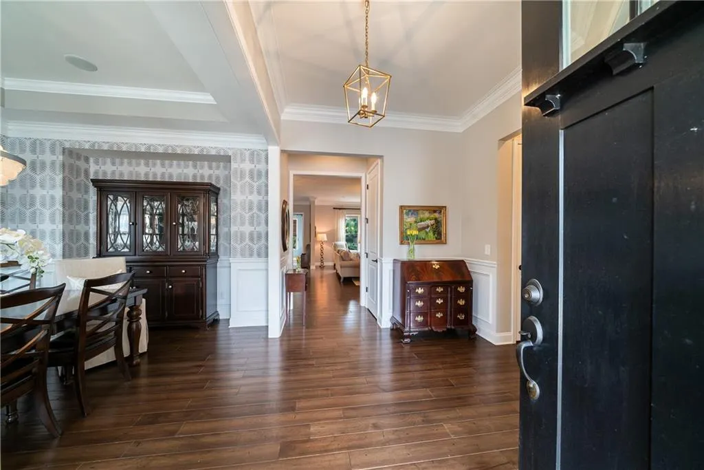 131 Austin Drive, Atlanta, Georgia 30328, 4 Bedrooms Bedrooms, ,3 BathroomsBathrooms,Residential,Sold,131 Austin Drive,6993255