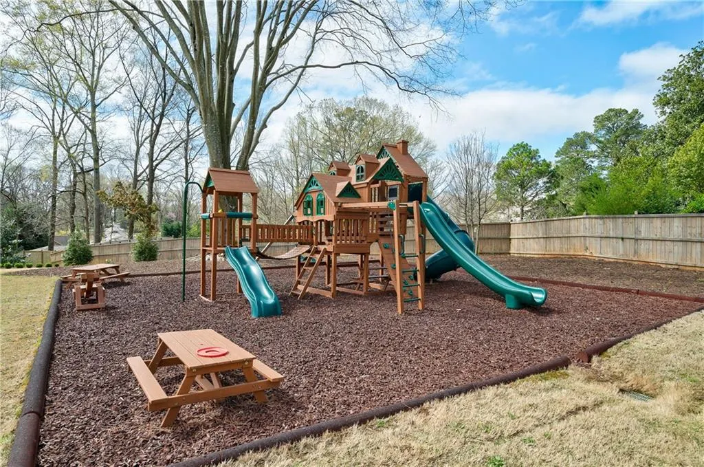 131 Austin Drive, Atlanta, Georgia 30328, 4 Bedrooms Bedrooms, ,3 BathroomsBathrooms,Residential,Sold,131 Austin Drive,6993255