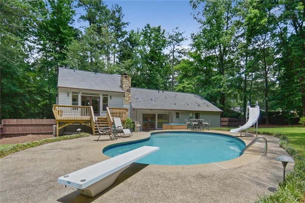515 Dalrymple Road, Sandy Springs, Georgia 30328, 4 Bedrooms Bedrooms, ,2 BathroomsBathrooms,Residential,Sold,515 Dalrymple Road,6737751