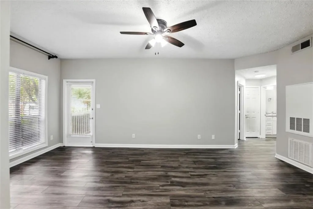 1250 Parkwood Circle Se Unit 1110, Atlanta, Georgia 30339, 1 Bedroom Bedrooms, ,1 BathroomBathrooms,Residential,Sold,1250 Parkwood Circle Se Unit 1110,7561728