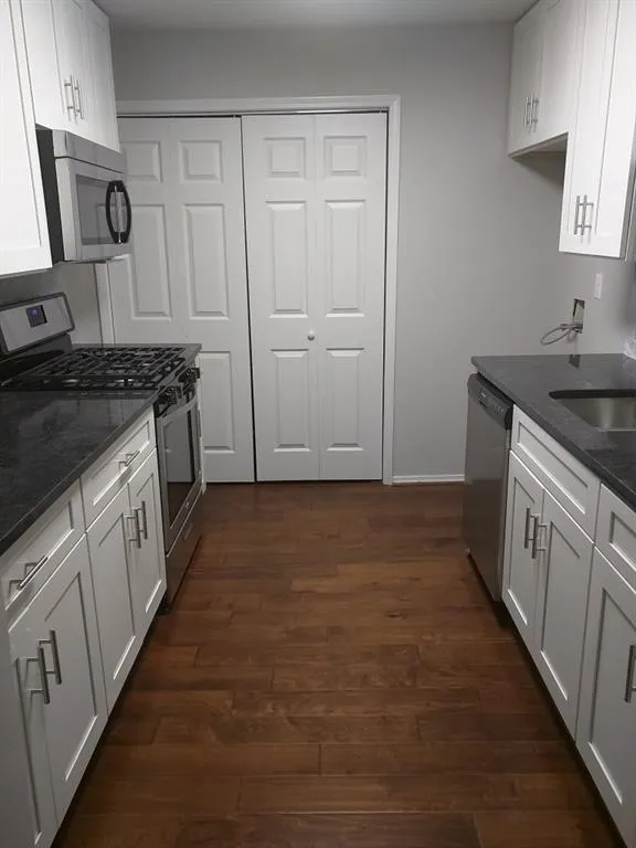 1410 Vicksburg Place, Sandy Springs, Georgia 30350, 2 Bedrooms Bedrooms, ,2 BathroomsBathrooms,Residential,Sold,1410 Vicksburg Place,5825548