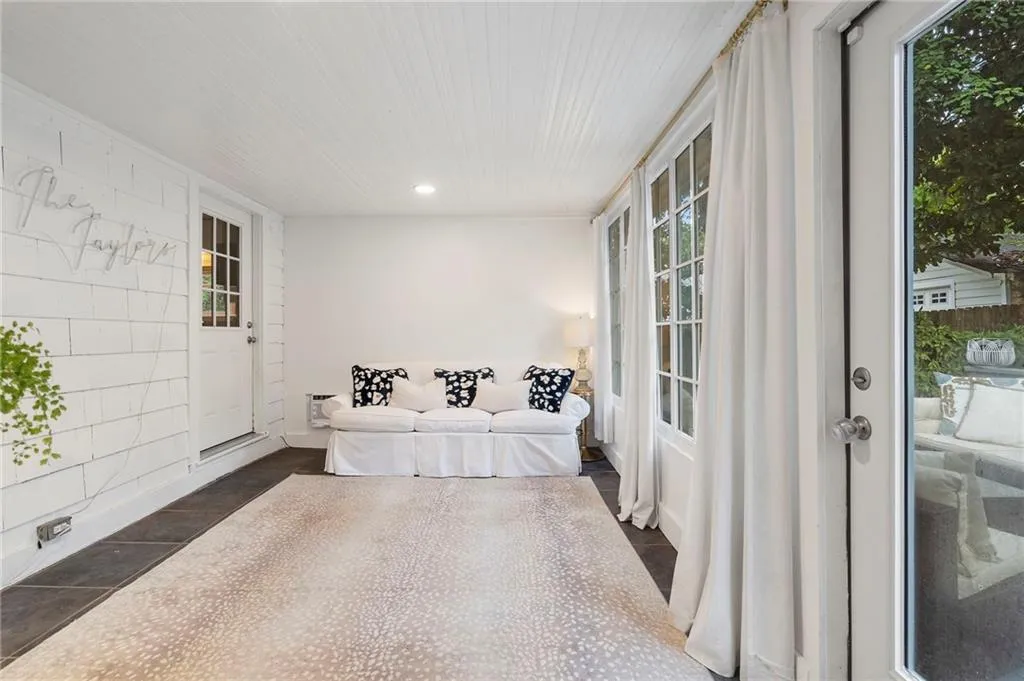 25 Karland Drive Nw, Atlanta, Georgia 30305, 3 Bedrooms Bedrooms, ,2 BathroomsBathrooms,Residential,For Sale,25 Karland Drive Nw,7653378