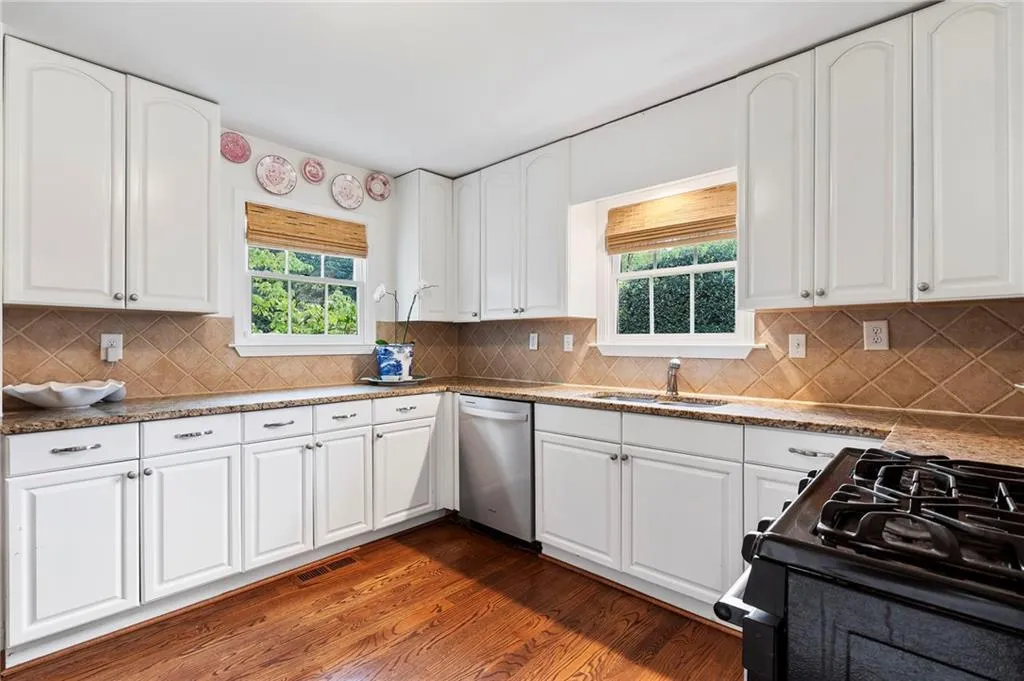 25 Karland Drive Nw, Atlanta, Georgia 30305, 3 Bedrooms Bedrooms, ,2 BathroomsBathrooms,Residential,For Sale,25 Karland Drive Nw,7653378