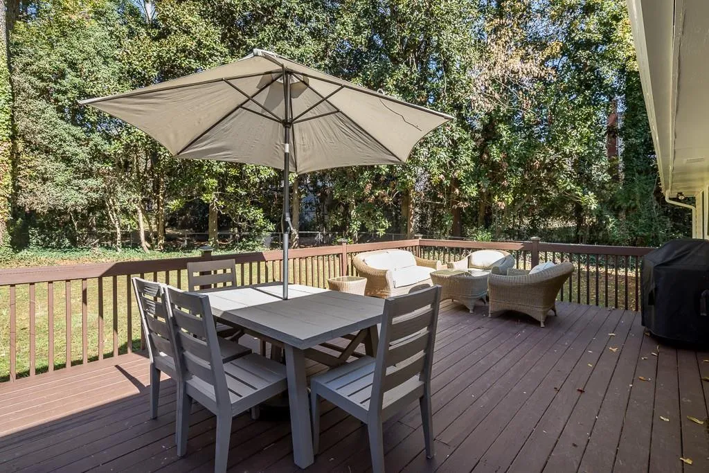 240 Berwick Drive, Sandy Springs, Georgia 30328, 3 Bedrooms Bedrooms, ,2 BathroomsBathrooms,Residential,Sold,240 Berwick Drive,6683640
