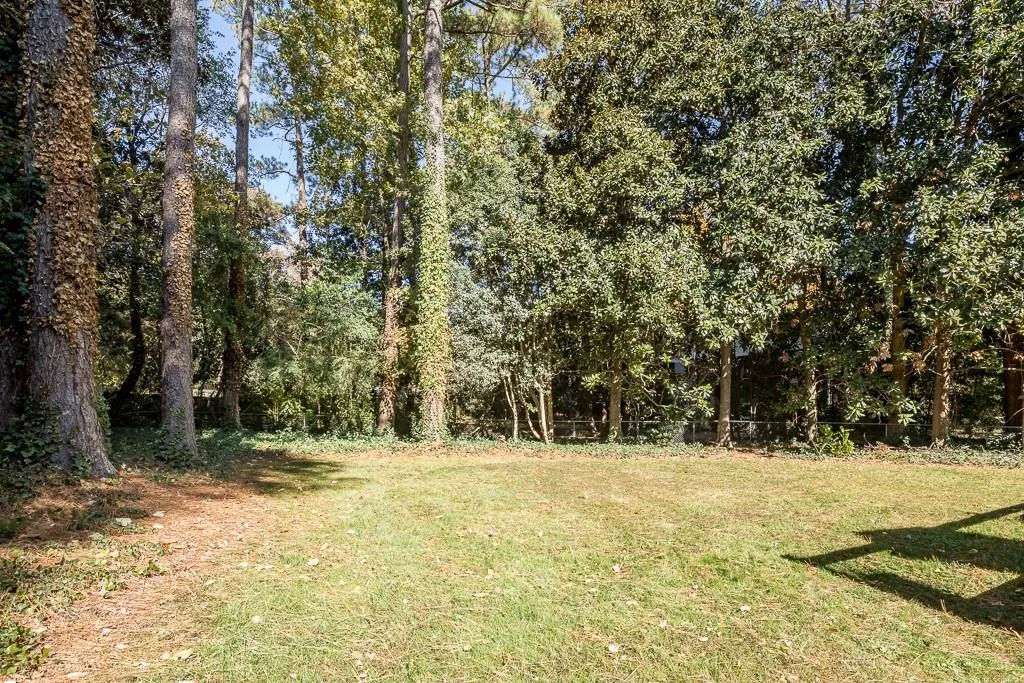 240 Berwick Drive, Sandy Springs, Georgia 30328, 3 Bedrooms Bedrooms, ,2 BathroomsBathrooms,Residential,Sold,240 Berwick Drive,6683640