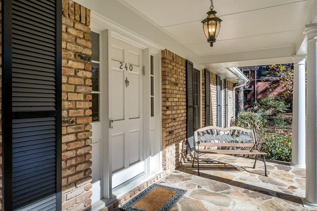 240 Berwick Drive, Sandy Springs, Georgia 30328, 3 Bedrooms Bedrooms, ,2 BathroomsBathrooms,Residential,Sold,240 Berwick Drive,6683640