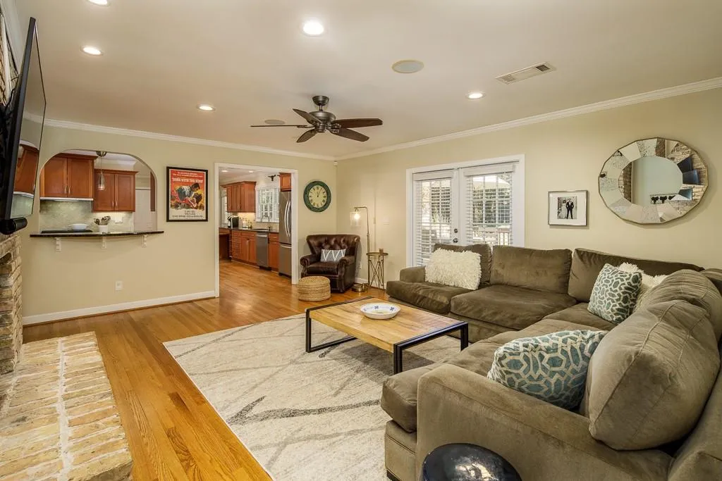 240 Berwick Drive, Sandy Springs, Georgia 30328, 3 Bedrooms Bedrooms, ,2 BathroomsBathrooms,Residential,Sold,240 Berwick Drive,6683640