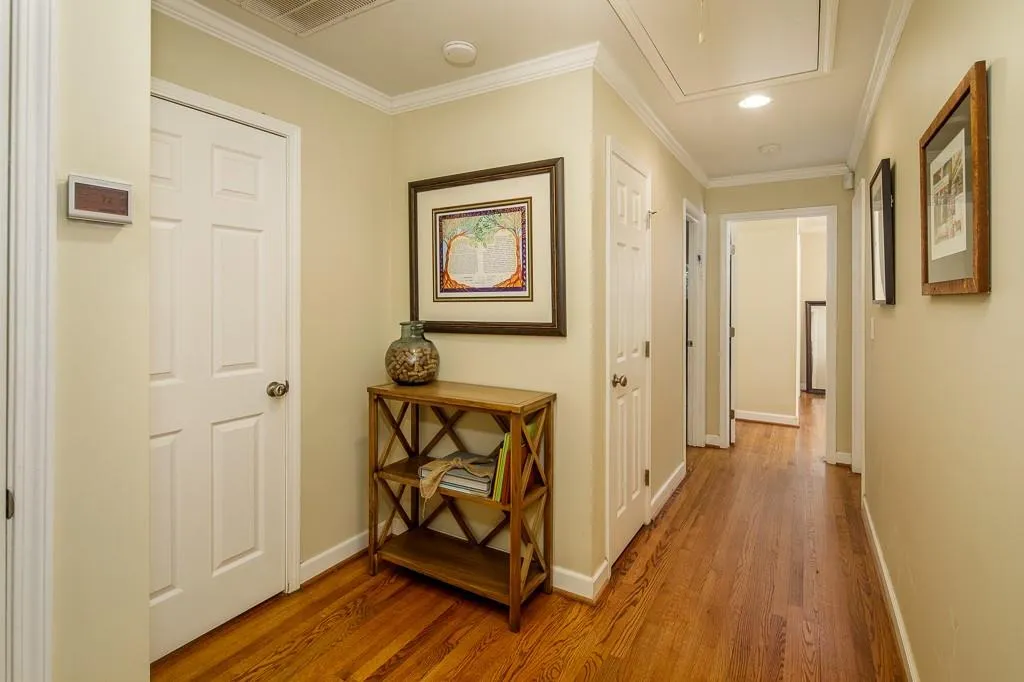 240 Berwick Drive, Sandy Springs, Georgia 30328, 3 Bedrooms Bedrooms, ,2 BathroomsBathrooms,Residential,Sold,240 Berwick Drive,6683640