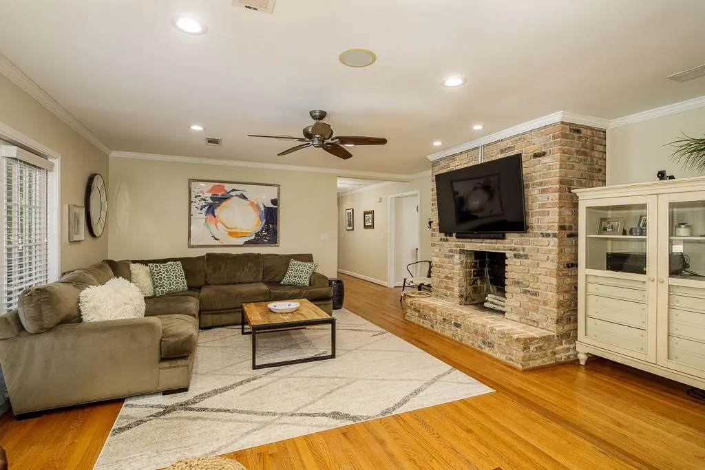 240 Berwick Drive, Sandy Springs, Georgia 30328, 3 Bedrooms Bedrooms, ,2 BathroomsBathrooms,Residential,Sold,240 Berwick Drive,6683640