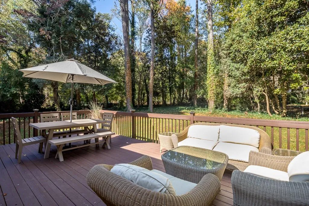 240 Berwick Drive, Sandy Springs, Georgia 30328, 3 Bedrooms Bedrooms, ,2 BathroomsBathrooms,Residential,Sold,240 Berwick Drive,6683640