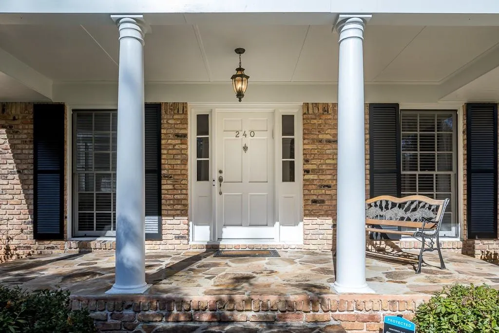 240 Berwick Drive, Sandy Springs, Georgia 30328, 3 Bedrooms Bedrooms, ,2 BathroomsBathrooms,Residential,Sold,240 Berwick Drive,6683640