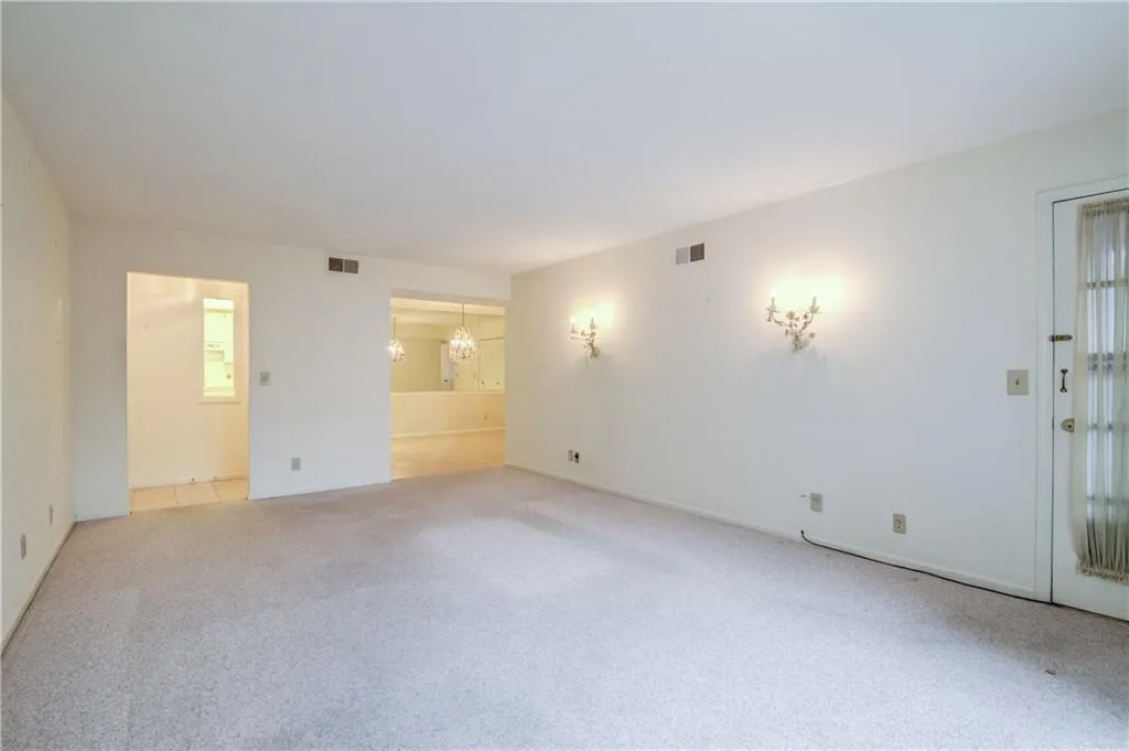 6851 Roswell Road Unit N16, Sandy Springs, Georgia 30328, 3 Bedrooms Bedrooms, ,2 BathroomsBathrooms,Residential,Sold,6851 Roswell Road Unit N16,5788968