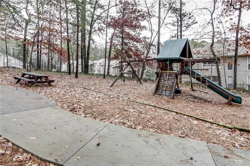 6851 Roswell Road Unit N16, Sandy Springs, Georgia 30328, 3 Bedrooms Bedrooms, ,2 BathroomsBathrooms,Residential,Sold,6851 Roswell Road Unit N16,5788968