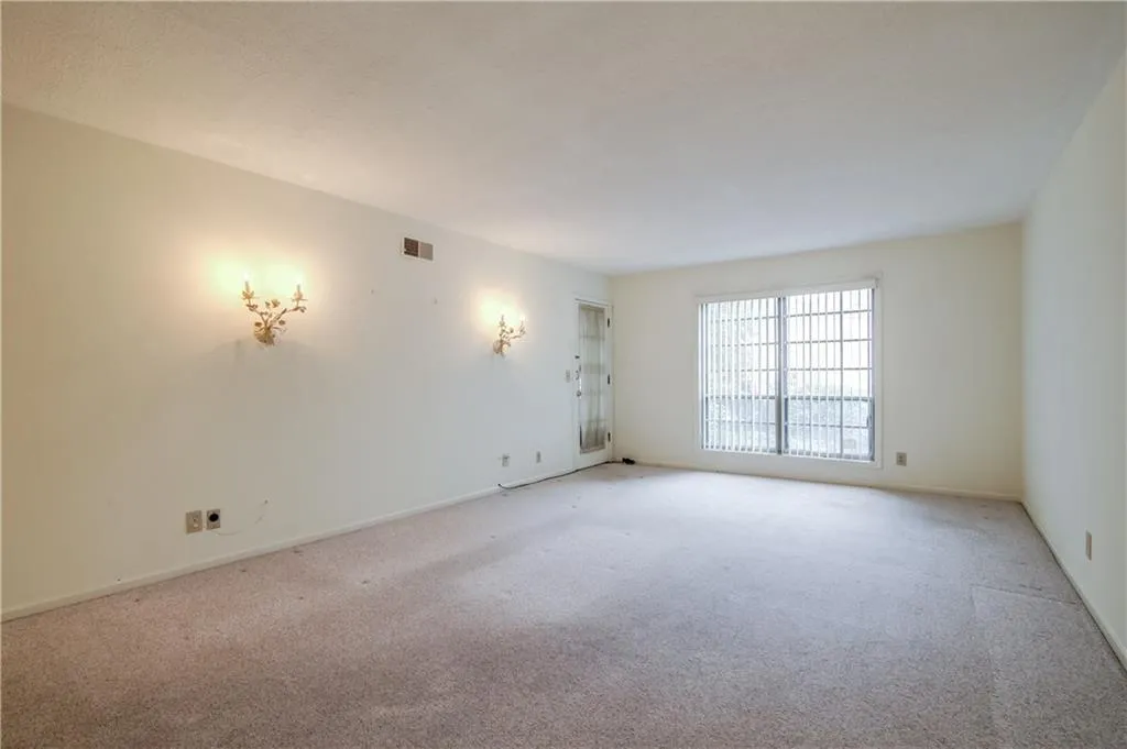 6851 Roswell Road Unit N16, Sandy Springs, Georgia 30328, 3 Bedrooms Bedrooms, ,2 BathroomsBathrooms,Residential,Sold,6851 Roswell Road Unit N16,5788968