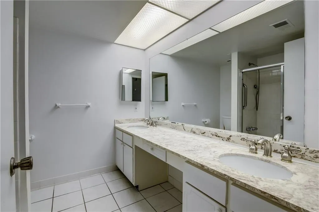 6851 Roswell Road Unit N16, Sandy Springs, Georgia 30328, 3 Bedrooms Bedrooms, ,2 BathroomsBathrooms,Residential,Sold,6851 Roswell Road Unit N16,5788968