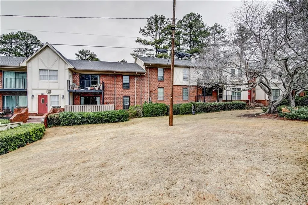 6851 Roswell Road Unit N16, Sandy Springs, Georgia 30328, 3 Bedrooms Bedrooms, ,2 BathroomsBathrooms,Residential,Sold,6851 Roswell Road Unit N16,5788968