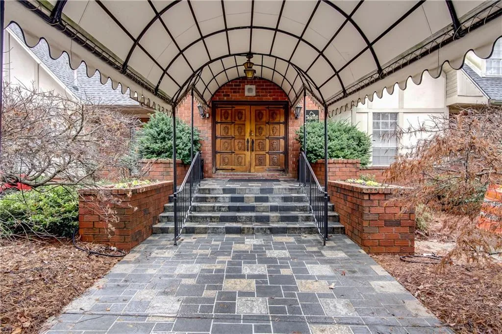 6851 Roswell Road Unit N16, Sandy Springs, Georgia 30328, 3 Bedrooms Bedrooms, ,2 BathroomsBathrooms,Residential,Sold,6851 Roswell Road Unit N16,5788968