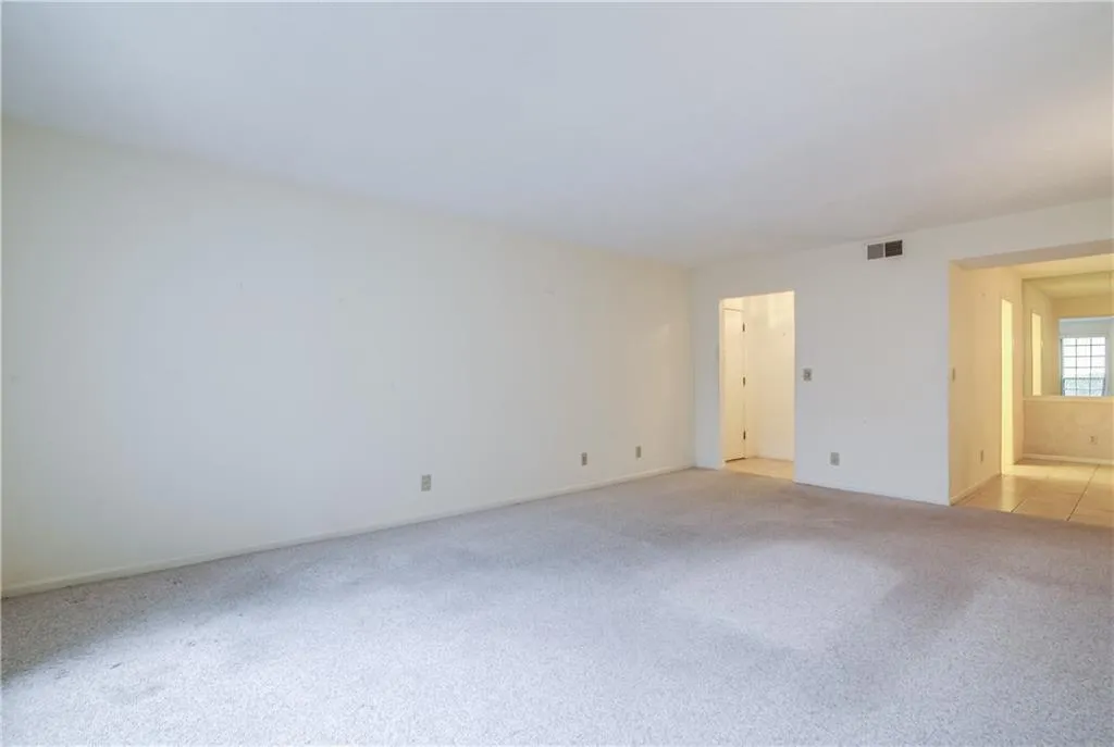 6851 Roswell Road Unit N16, Sandy Springs, Georgia 30328, 3 Bedrooms Bedrooms, ,2 BathroomsBathrooms,Residential,Sold,6851 Roswell Road Unit N16,5788968