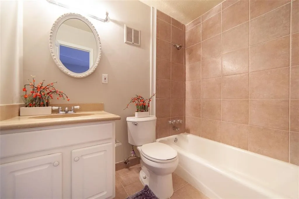 6700 Roswell Road Unit 27c, Atlanta, Georgia 30328, 2 Bedrooms Bedrooms, ,2 BathroomsBathrooms,Residential,Sold,6700 Roswell Road Unit 27c,6510089