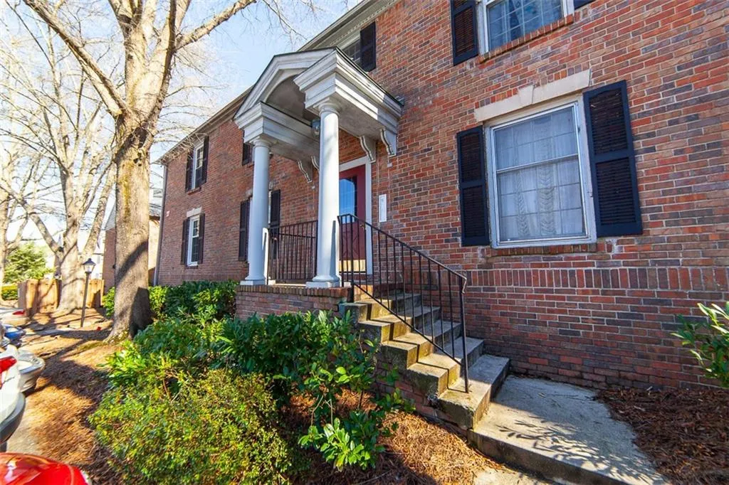 6700 Roswell Road Unit 27c, Atlanta, Georgia 30328, 2 Bedrooms Bedrooms, ,2 BathroomsBathrooms,Residential,Sold,6700 Roswell Road Unit 27c,6510089