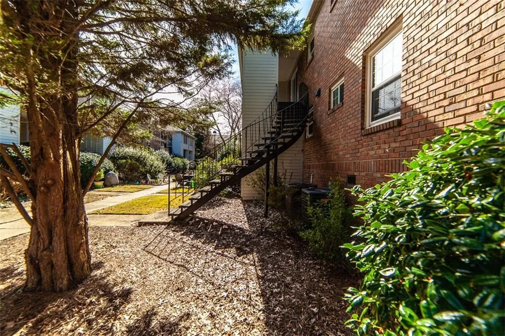 6700 Roswell Road Unit 27c, Atlanta, Georgia 30328, 2 Bedrooms Bedrooms, ,2 BathroomsBathrooms,Residential,Sold,6700 Roswell Road Unit 27c,6510089