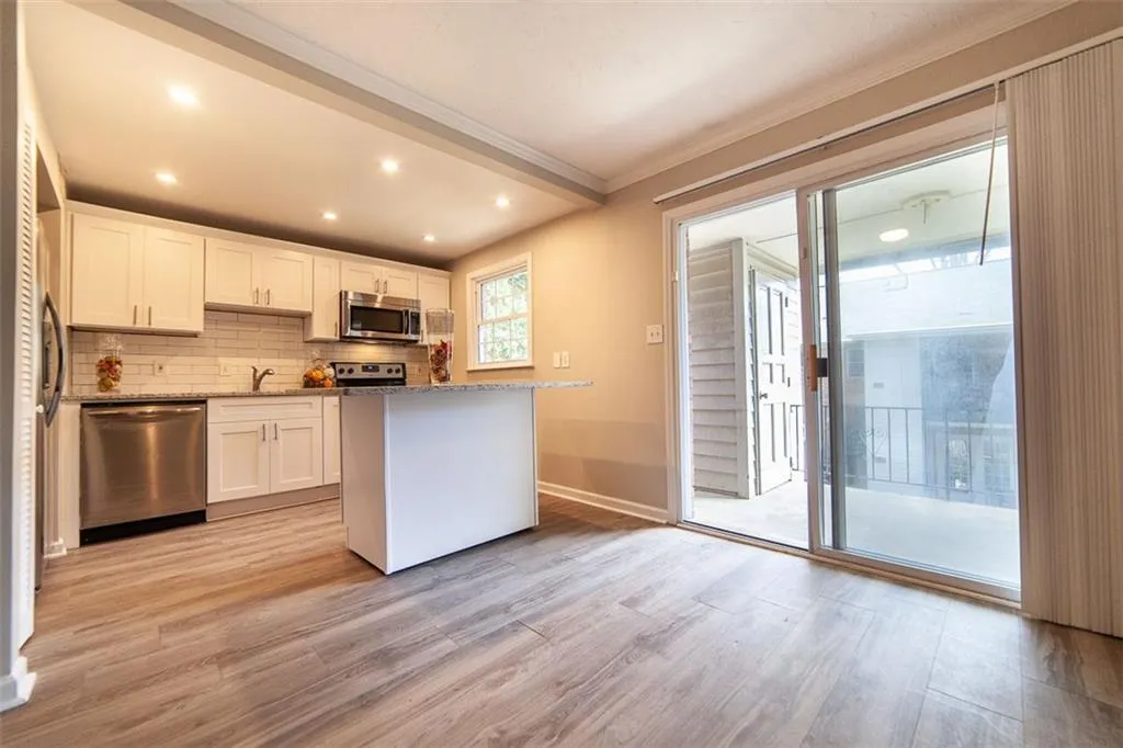 6700 Roswell Road Unit 27c, Atlanta, Georgia 30328, 2 Bedrooms Bedrooms, ,2 BathroomsBathrooms,Residential,Sold,6700 Roswell Road Unit 27c,6510089