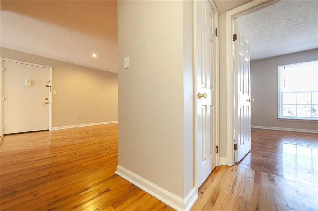 6700 Roswell Road Unit 27c, Atlanta, Georgia 30328, 2 Bedrooms Bedrooms, ,2 BathroomsBathrooms,Residential,Sold,6700 Roswell Road Unit 27c,6510089