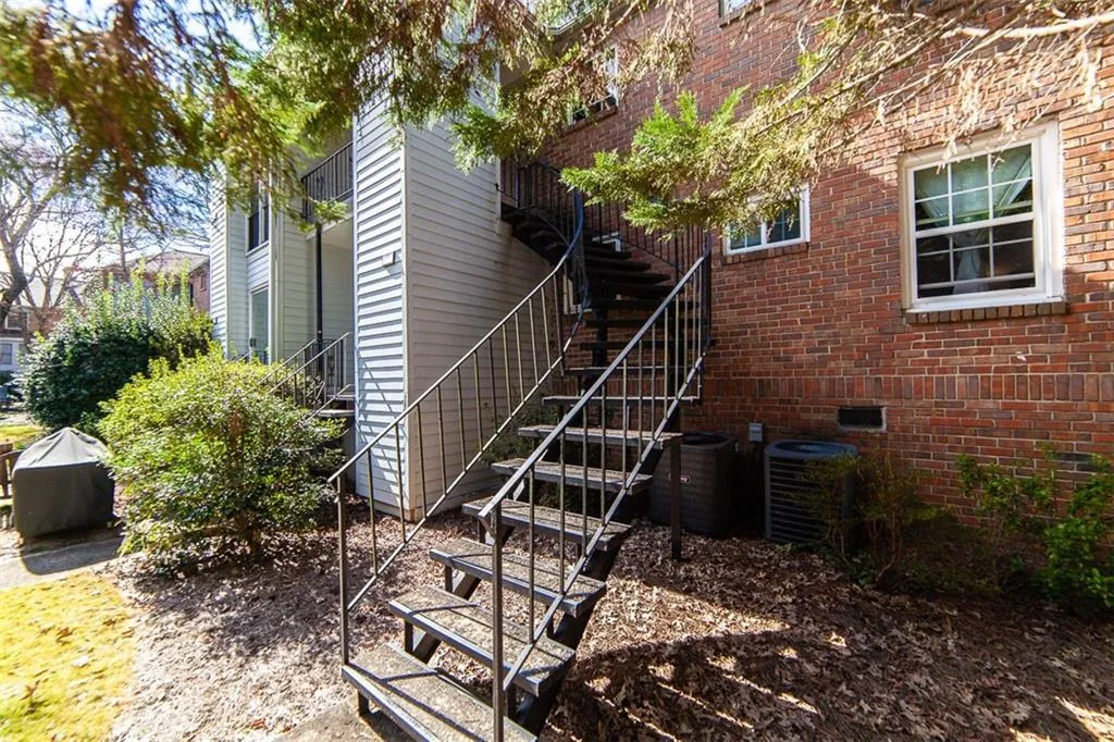 6700 Roswell Road Unit 27c, Atlanta, Georgia 30328, 2 Bedrooms Bedrooms, ,2 BathroomsBathrooms,Residential,Sold,6700 Roswell Road Unit 27c,6510089