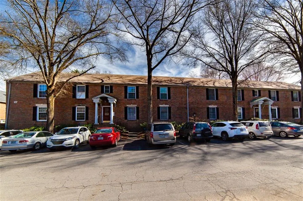6700 Roswell Road Unit 27c, Atlanta, Georgia 30328, 2 Bedrooms Bedrooms, ,2 BathroomsBathrooms,Residential,Sold,6700 Roswell Road Unit 27c,6510089