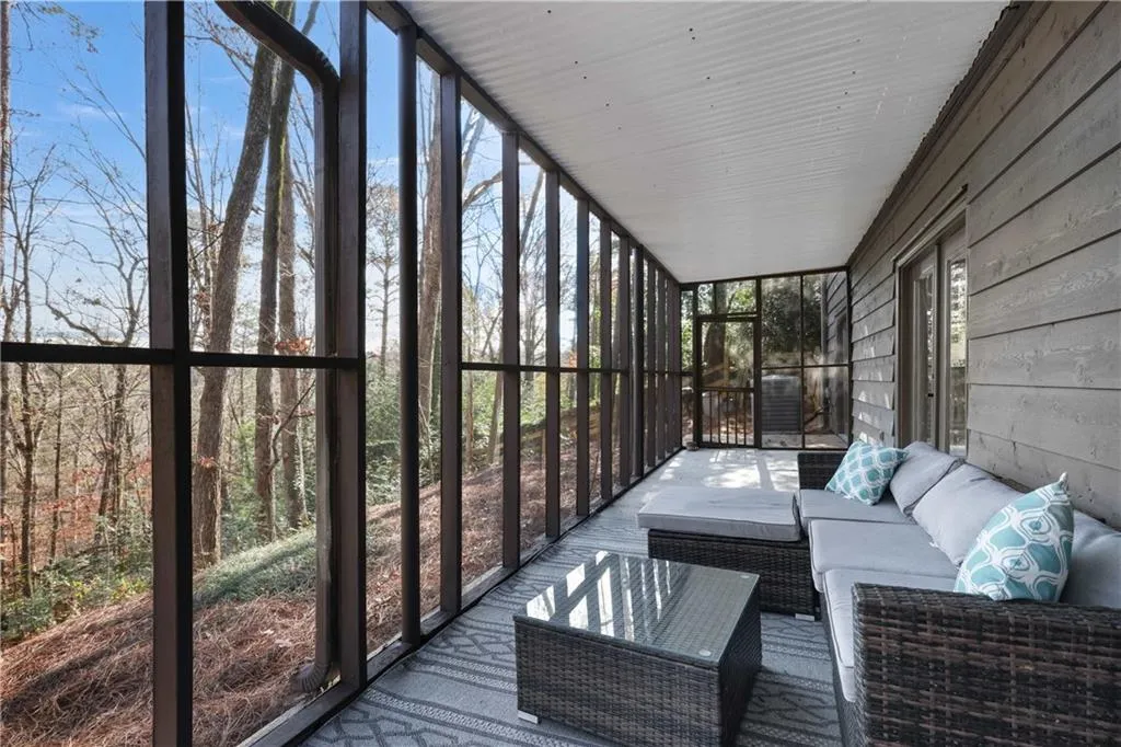 180 River Court Pkwy, Sandy Springs, Georgia 30328, 5 Bedrooms Bedrooms, ,4 BathroomsBathrooms,Residential,For Sale,180 River Court Pkwy,7690344