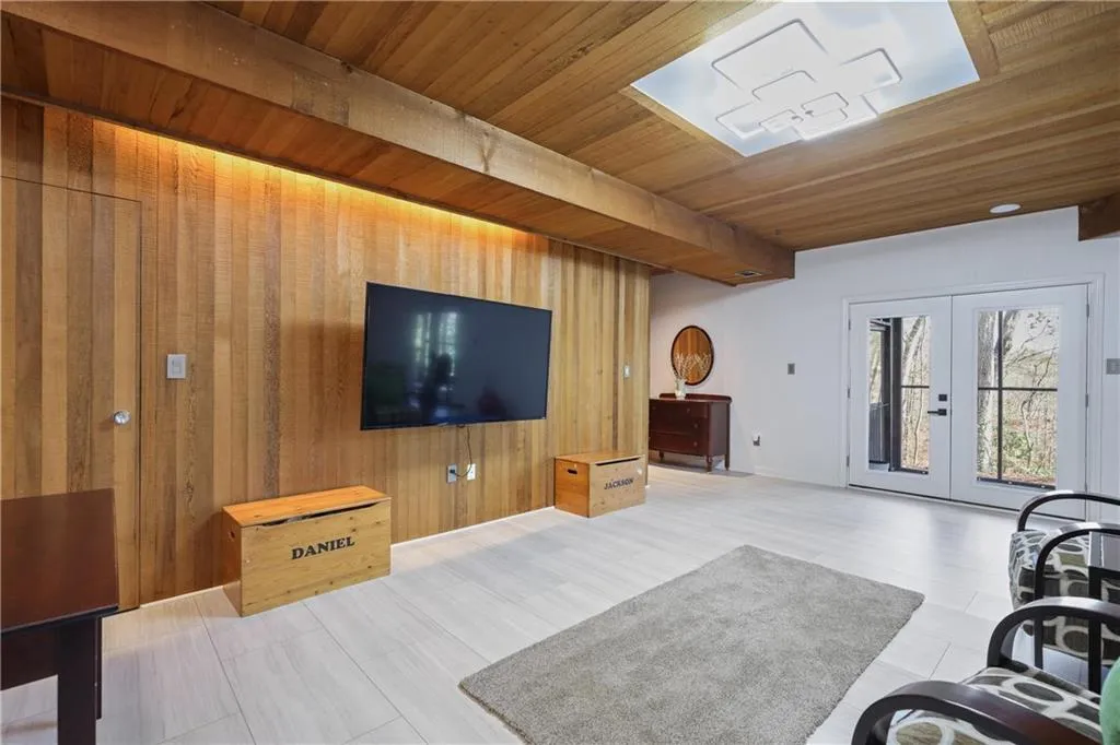 180 River Court Pkwy, Sandy Springs, Georgia 30328, 5 Bedrooms Bedrooms, ,4 BathroomsBathrooms,Residential,For Sale,180 River Court Pkwy,7690344