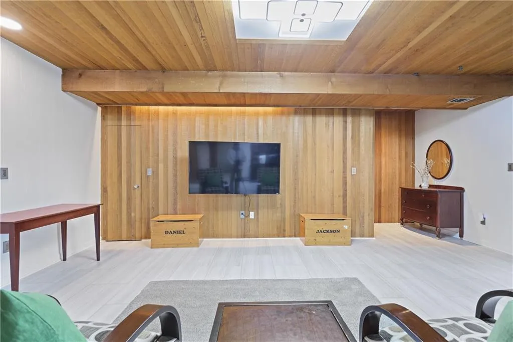 180 River Court Pkwy, Sandy Springs, Georgia 30328, 5 Bedrooms Bedrooms, ,4 BathroomsBathrooms,Residential,For Sale,180 River Court Pkwy,7690344