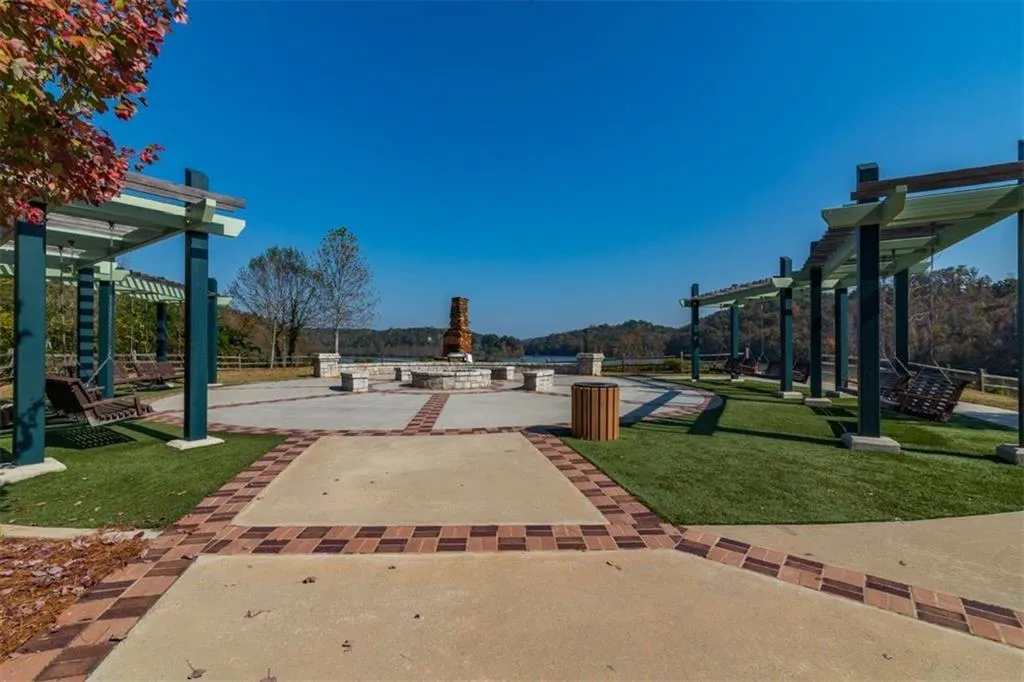 180 River Court Pkwy, Sandy Springs, Georgia 30328, 5 Bedrooms Bedrooms, ,4 BathroomsBathrooms,Residential,For Sale,180 River Court Pkwy,7690344